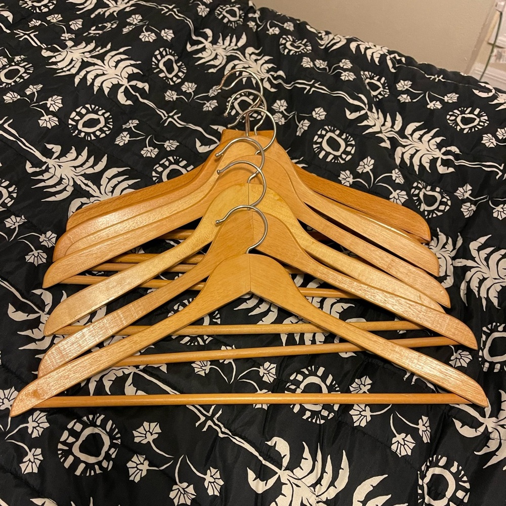 7 wooden boutique hangers